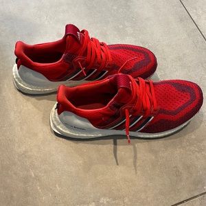 Adidas Mens Ultra- Boosts 615. Size 9 1/2. Excellent condition. Barely worn